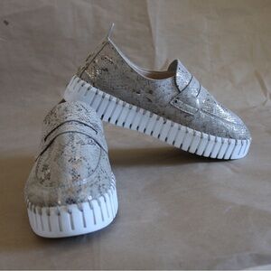 Ilse Jacobsen Tulip Metallic Snakeskin Platform Loafers Silver Grey EU 41/US10.5